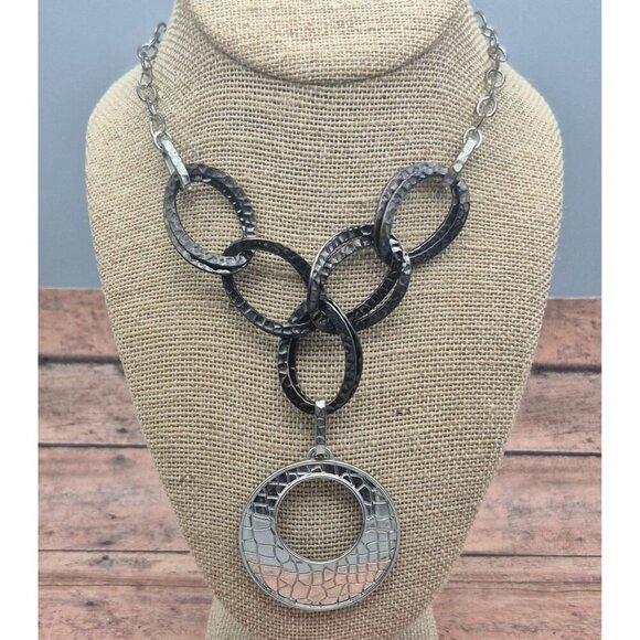 Chico's Hammered Link Textured Circle Pendant Necklace 20" Statement Piece - Picture 3 of 9